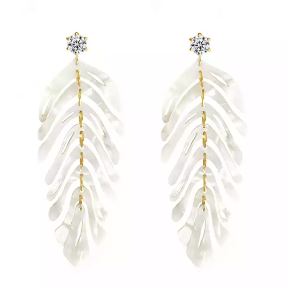 Tropical Leaf White/Cream Tortoise Shell Dangle Earrings - Picture 4 of 5
